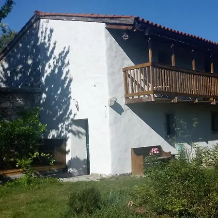 Apartmaji Hedera Komen Exterior photo