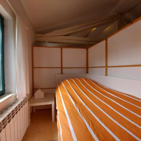 Apartmaji Hedera Komen Exterior photo