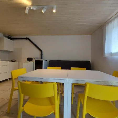 Apartmaji Hedera Komen Exterior photo