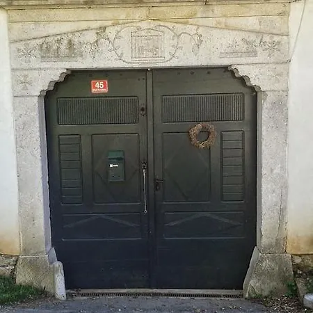 Apartmaji Hedera Komen Exterior photo