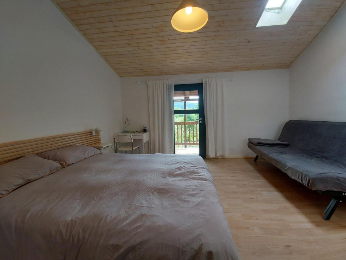 Apartmaji Hedera Apartment Komen